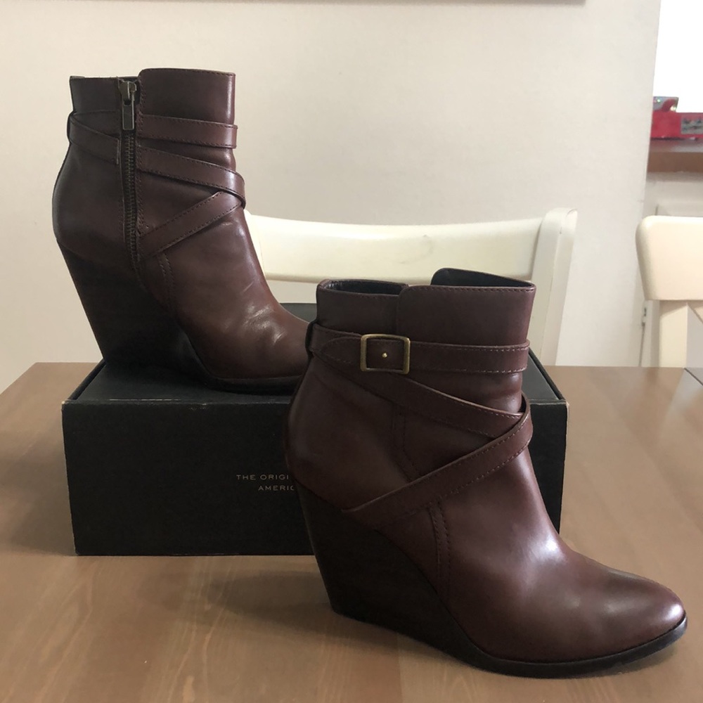FRYE Dark Brown CECE JODHPUR Leather Boot. Size: 8. In good condition.